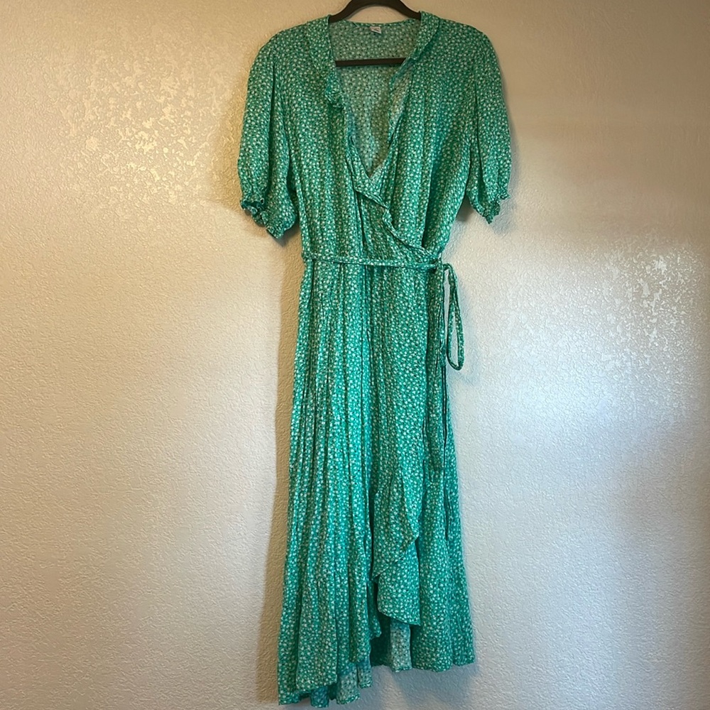 Old Navy green floral wrap dress